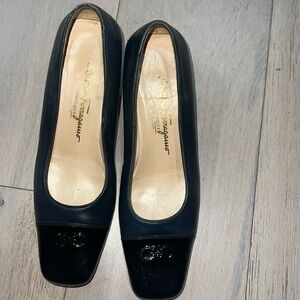 Salvatore Ferragamo size 9 1/2 Navy pumps
